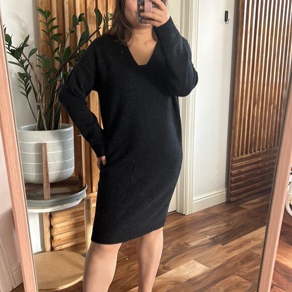 Vince Black V-Neck Sweater Dress - Picture 1 of 13